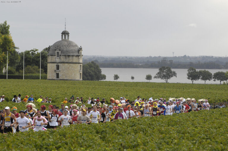 Runners passing through the vineyard at the Marathon du Medoc 2024