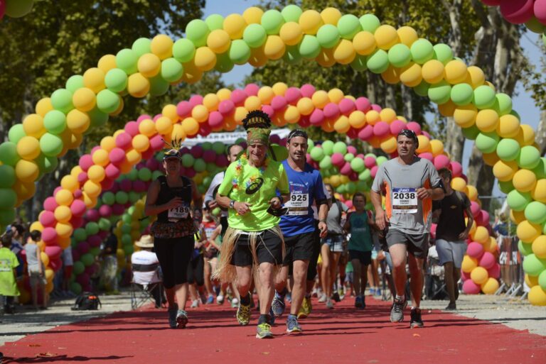 Runners passing through balloon arches during the Marathon du Medoc 2024