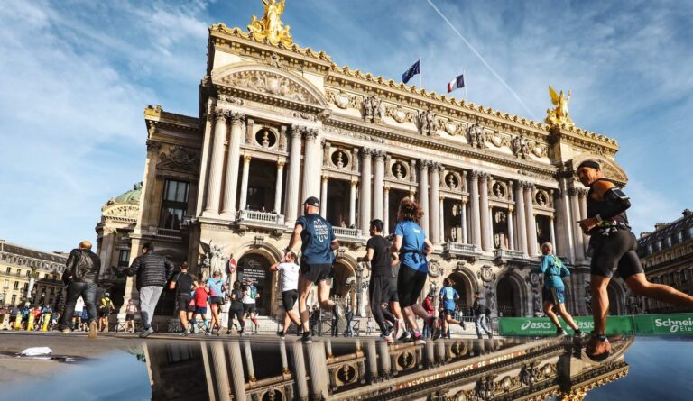 Runners passing the Palais Garnier during the Paris Half Marathon