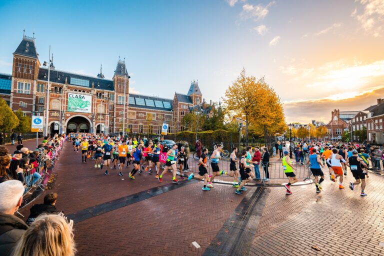 Photo of the Amsterdam Marathon 2024 passing through Amsterdam