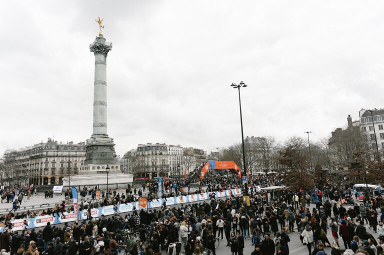 Picture of the Paris Half Marathon passing the Place de la Bastille