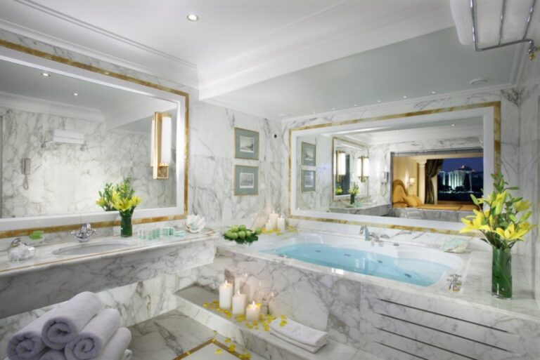 Bathroom at the Royal Olympic Hotel, hotel on offer at the Athens Marathon 2024 with Marathon Tours & Travel