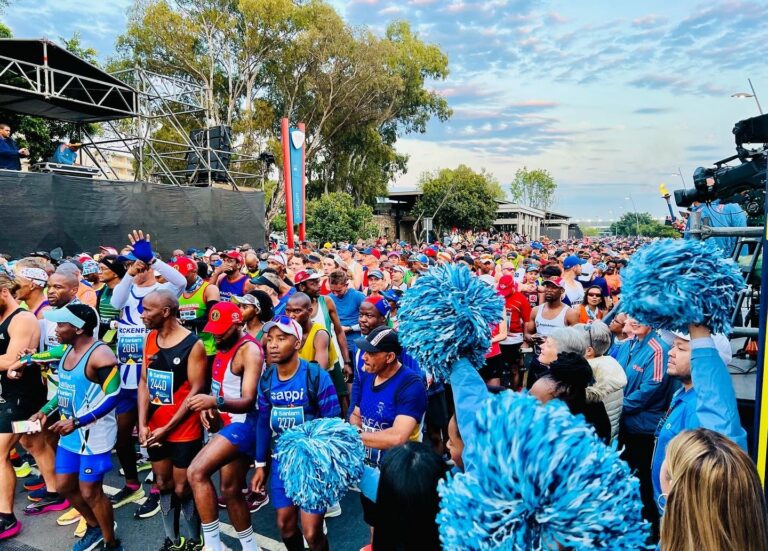 Photo of runners awaiting the start of the Cape Town Marathon 2024