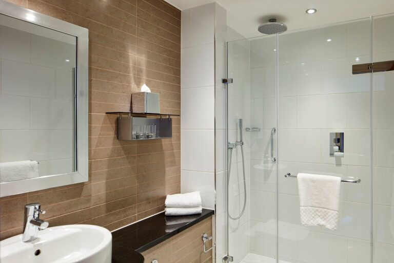 En-suite bathroom at the Clermont Hotel Charing Cross, hotel option for the London Landmarks Half Marathon 2025