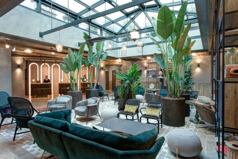 Bar area the DoubleTree by Hilton Rome Monti, hotel option for the Rome Marathon 2027