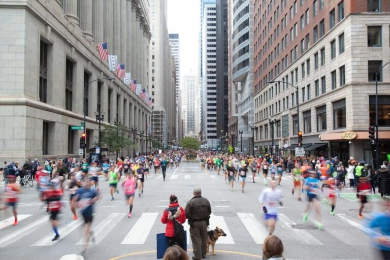 Picture of Chicago Marathon runners passing through downtown Chicago