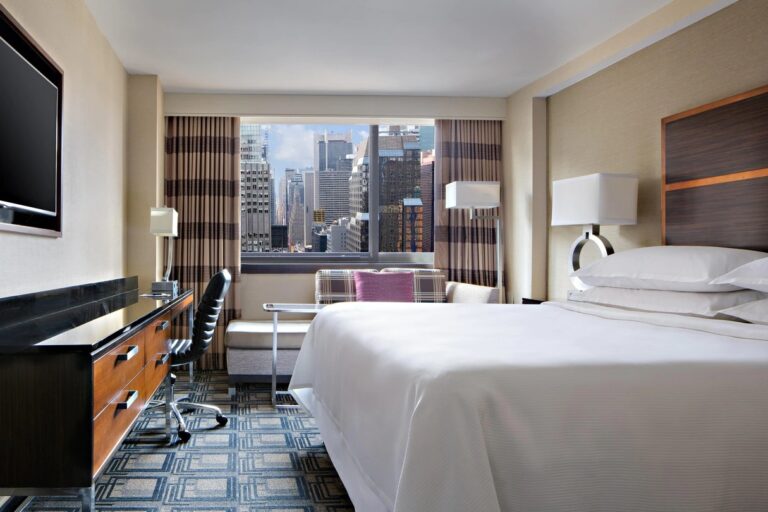 Double room at the Sheraton New York Times Square, hotel option for the New York City Marathon 2024