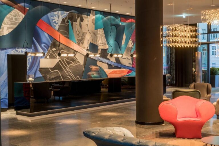 Reception area at the Motel One Berlin-Alexanderplatz, hotel option for the Berlin Marathon 2025