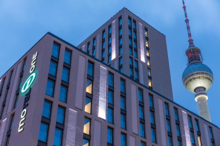 Exterior of the Motel One Berlin-Alexanderplatz, hotel option for the Berlin Marathon 2025
