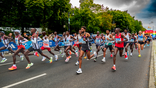 Photo of the men's race underway during Berlin Marathon 2024