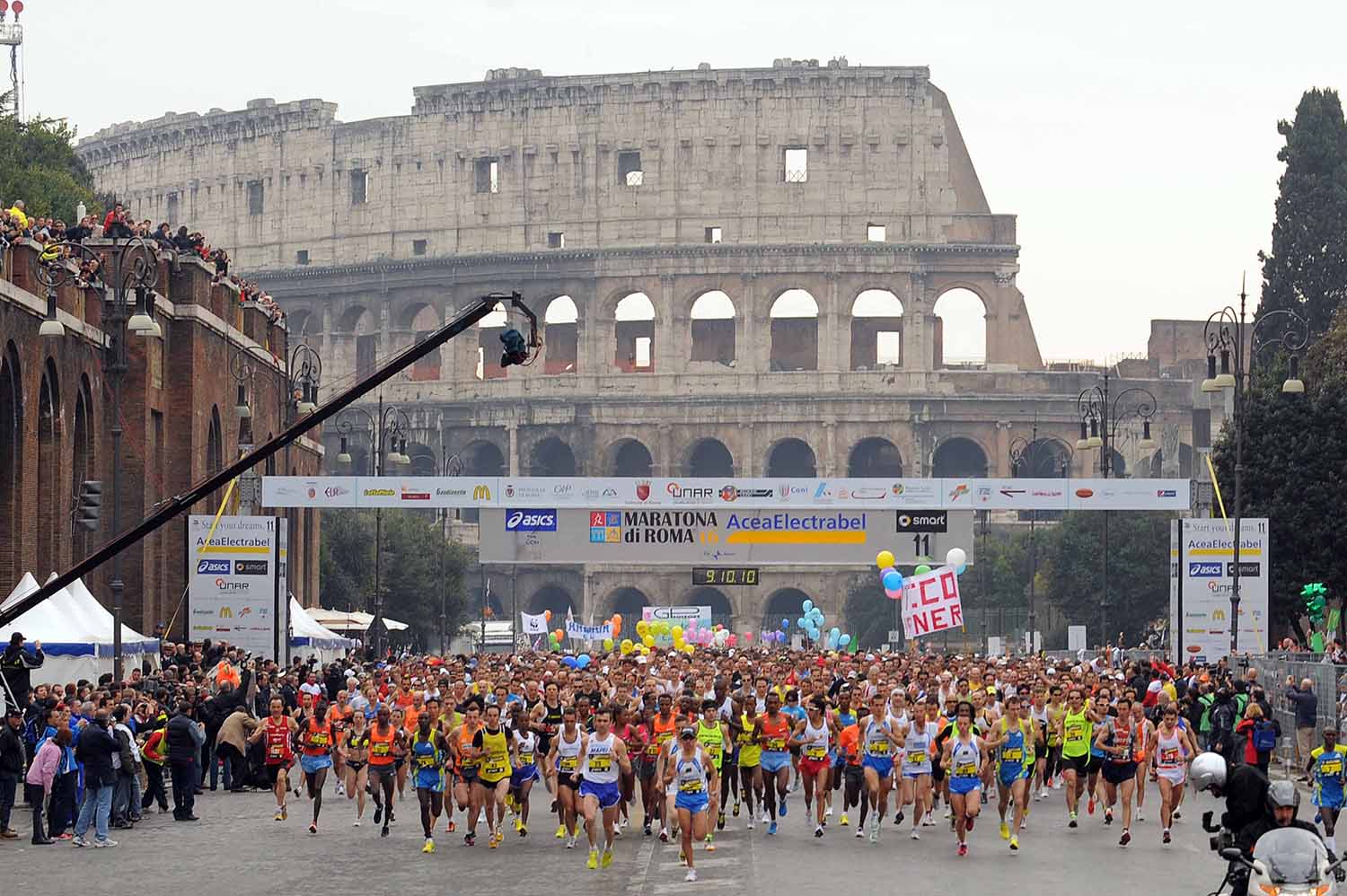 Rome Marathon taking place in front of the Colosseum