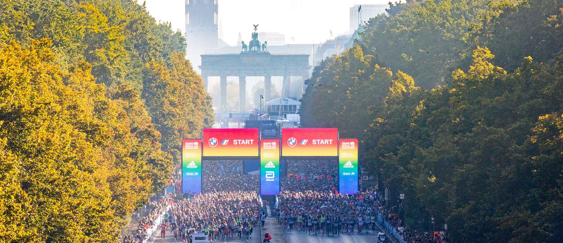 Runners head away from the Brandenburg Gate during the BMW-BERLIN MARATHON