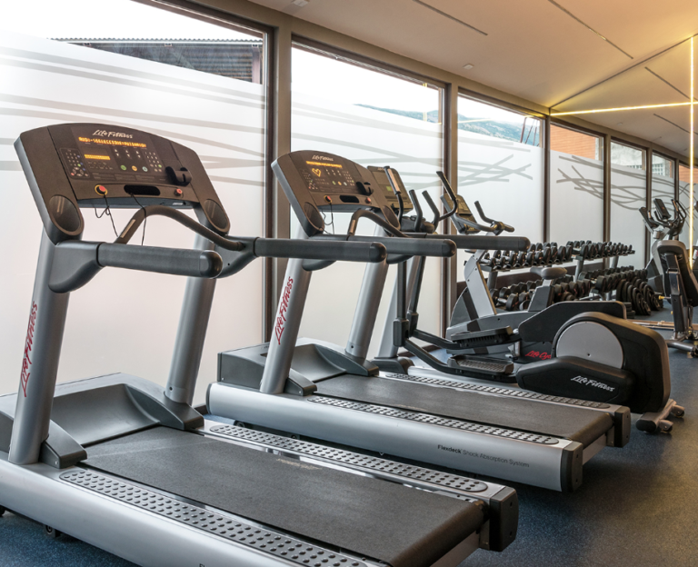 Gym facilities at the Hotel Rio Serrano and Spa, hotel option for the Patagonia Marathon 2025