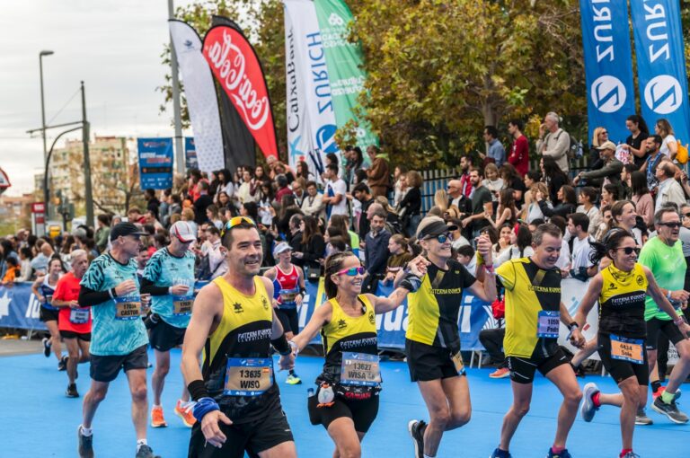 Runners link arms during the Valencia Half Marathon 2024