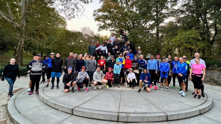 Runners posing having set a Marathon New York Qualification Time