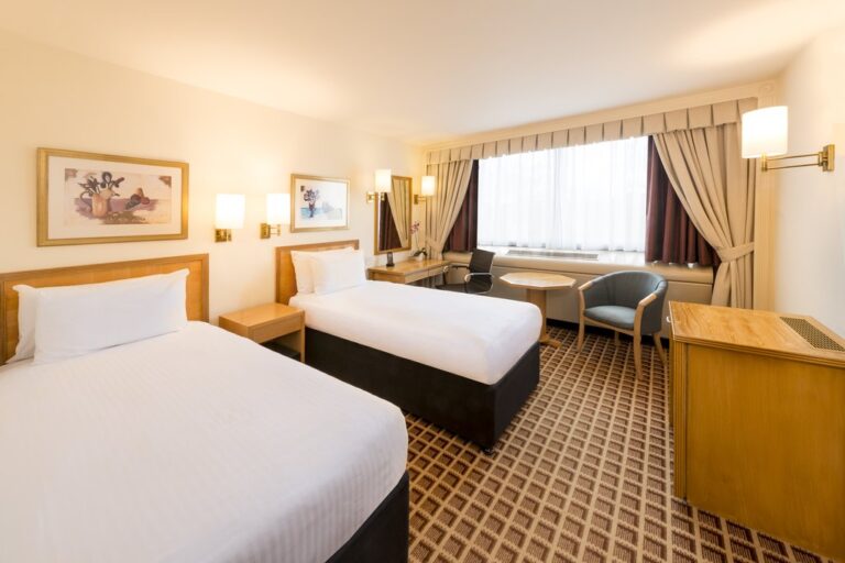 Twin room at the Copthorne Tara Hotel London Kensington, hotel option for the London Landmarks Half Marathon 2025