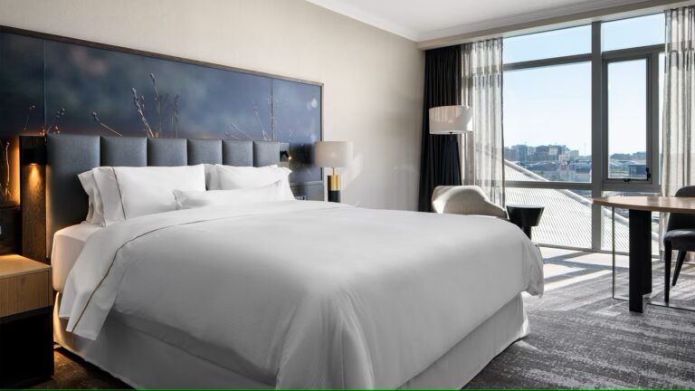 King Deluxe Double room at The Westin Cape Town, hotel option for the Cape Town Marathon 2026