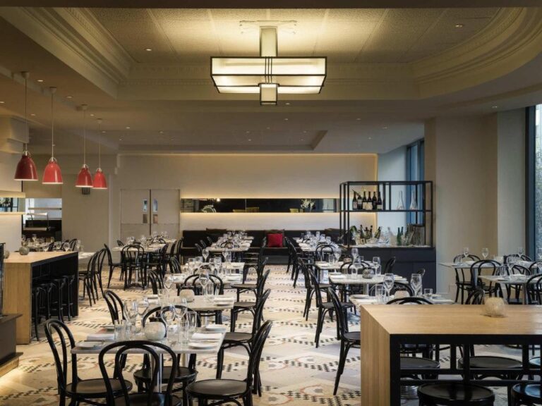 Interior of the Novotel On Collins. hotel for the Marathon Tours & Travel Melbourne Marathon package