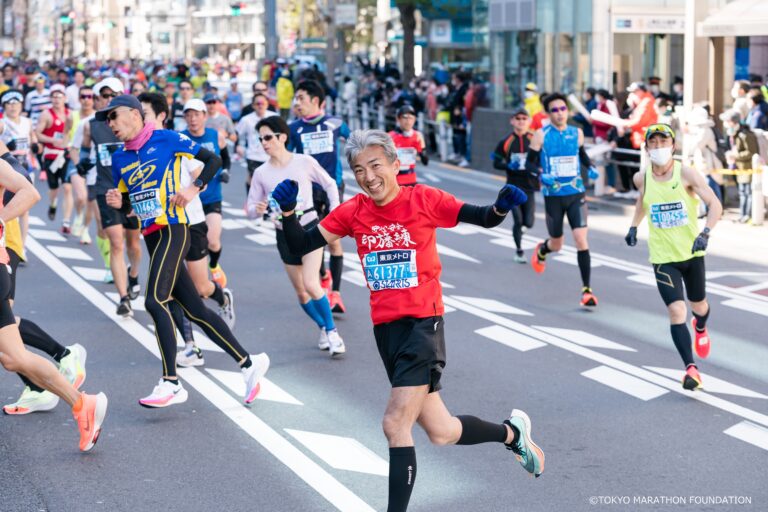 Runner smiles at camera during Tokyo Marathon