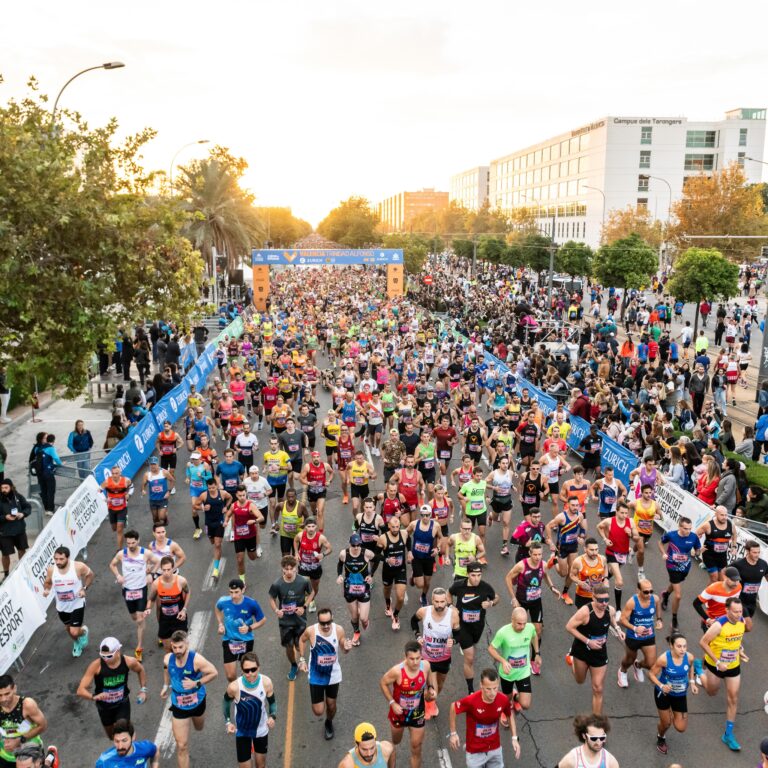Runners begin their race at the Valencia Half Marathon