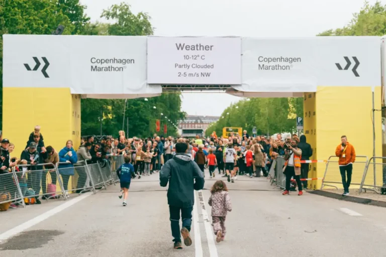 Children and parents taking part in the Mini Marathon ahead of the Copenhagen Marathon 2027