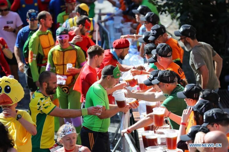 Runners drinking beer at the beer stations during the Beer Lovers Marathon