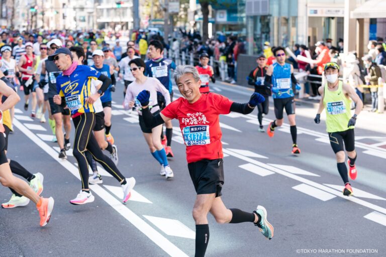 Runner smiles at camera during Tokyo Marathon