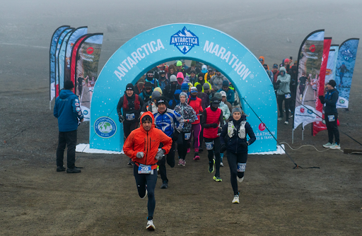Runners beginning the Antarctica Marathon 2026