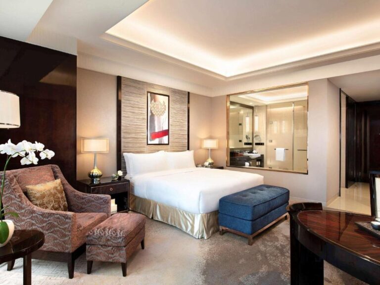 Room at the Fairmont Chengdu, hotel option for the Chengdu Marathon 2024