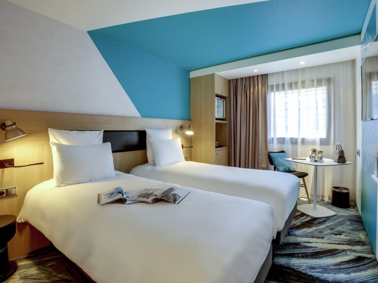 Superior Twin bedroom at the Mercure Paris Gare de Lyon, hotel option for the Paris Half Marathon 2025