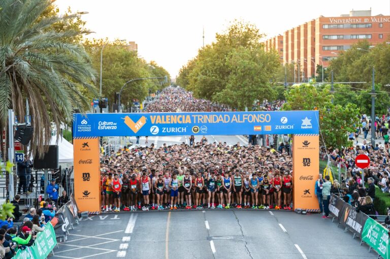 Runners at the start line of the Valencia Half Marathon