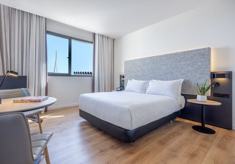 Double room at the 4* INNSiDE Valencia Oceanic, hotel for the Valencia Half Marathon
